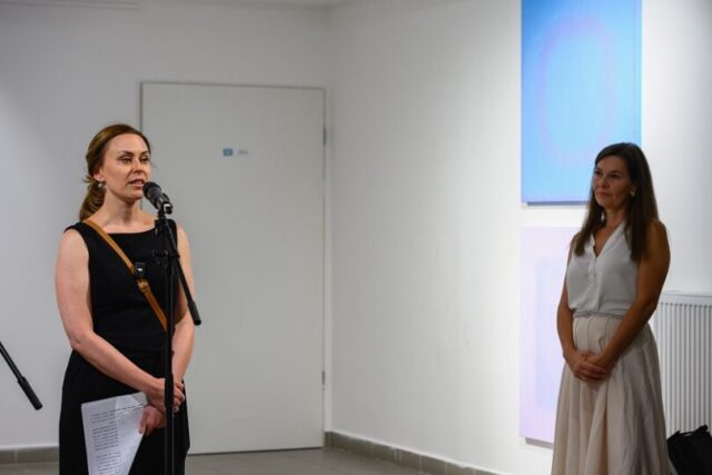 Csanádi Szilvia esztéta és Kontra Ágnes festőművész, fotó: Aczél Márk